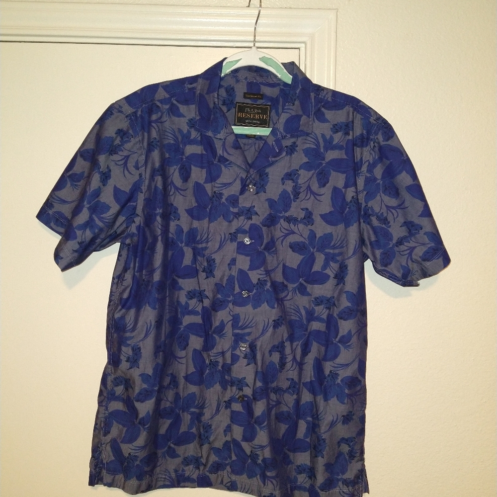 Jos A Bank Reserve Traditional Fit Short Sleeve Button Up Shirt Men's sz Medium.
